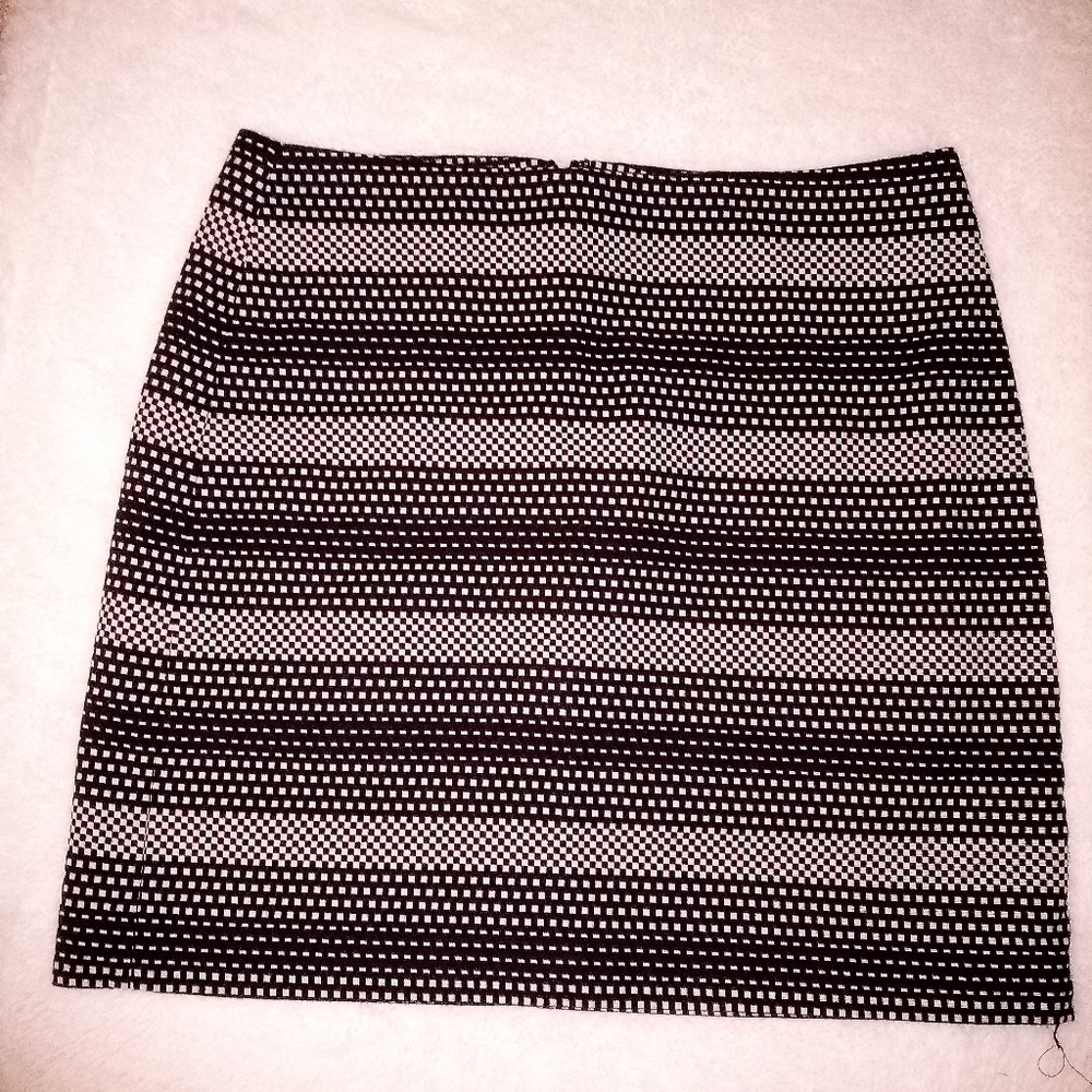 LOFT Monochrome Patterned Mini Skirt